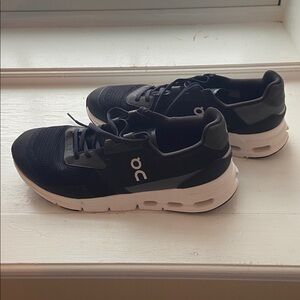 On Running Women’s Cloud Drift Running Shoes size 9